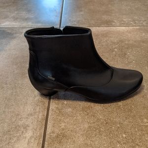 Ecco boots